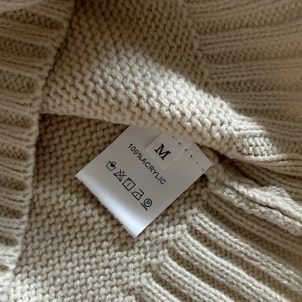 Women’s Classic Beige Crewneck Sweater / M